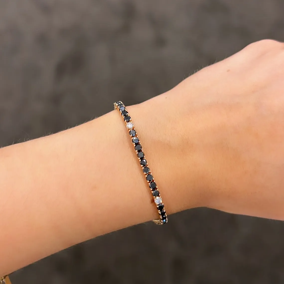 14K GOLD DIAMOND AND BLACK DIAMOND MEDIUM HILARY TENNIS BRACELET