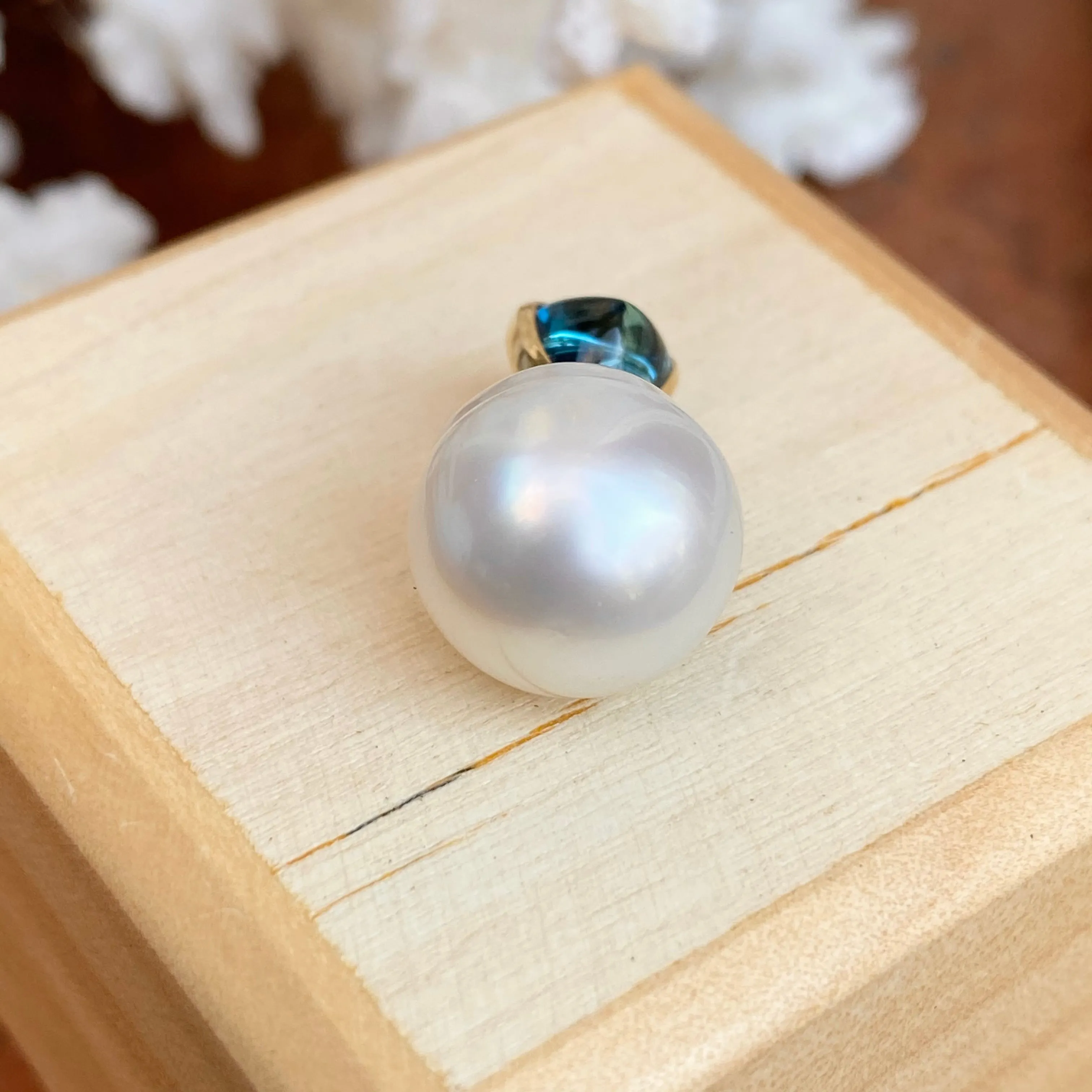 14KT Yellow Gold Blue Topaz   11mm Paspaley Pearl Pendant Charm
