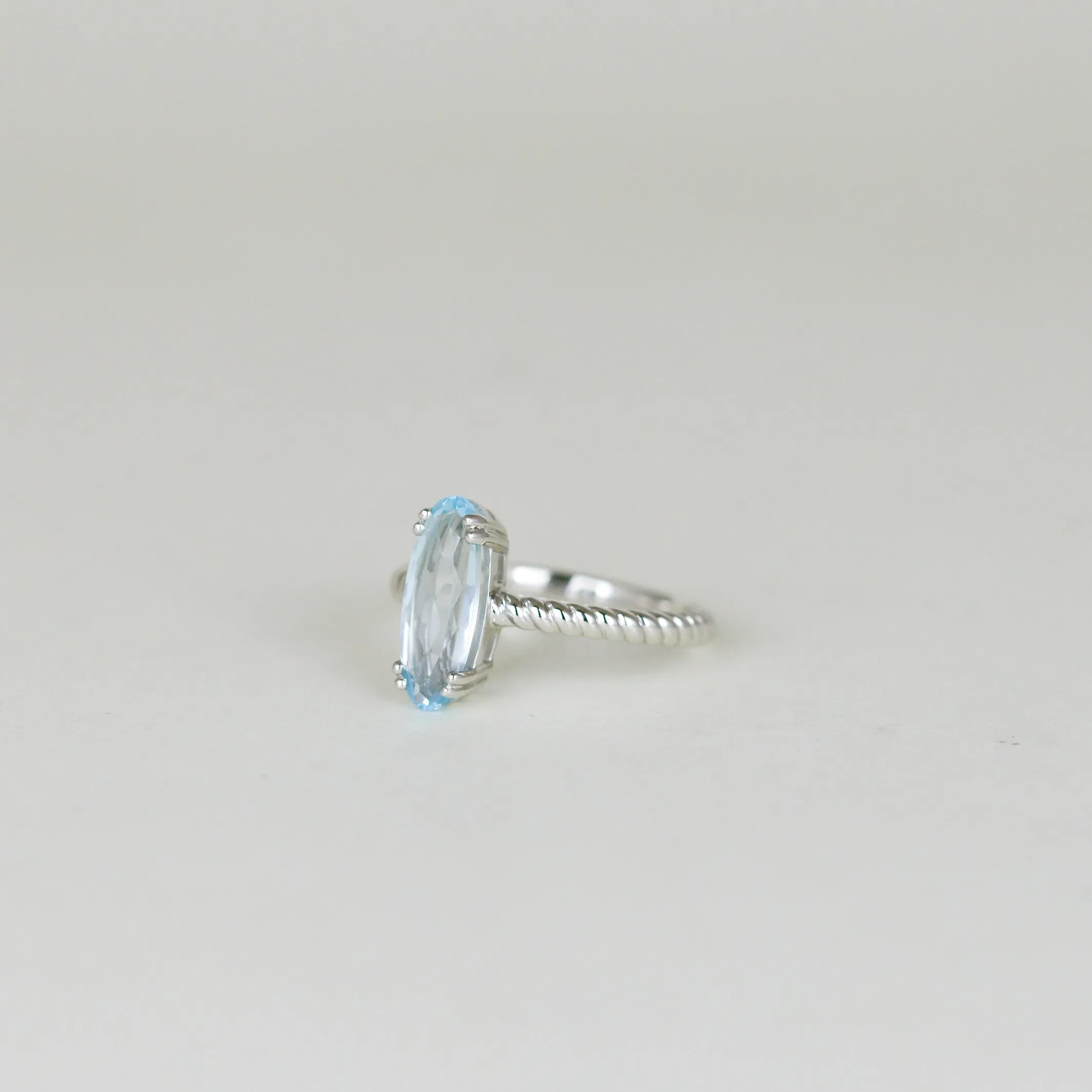 9ct White Gold 1.78ct Elongated Oval Blue Topaz Dress Ring