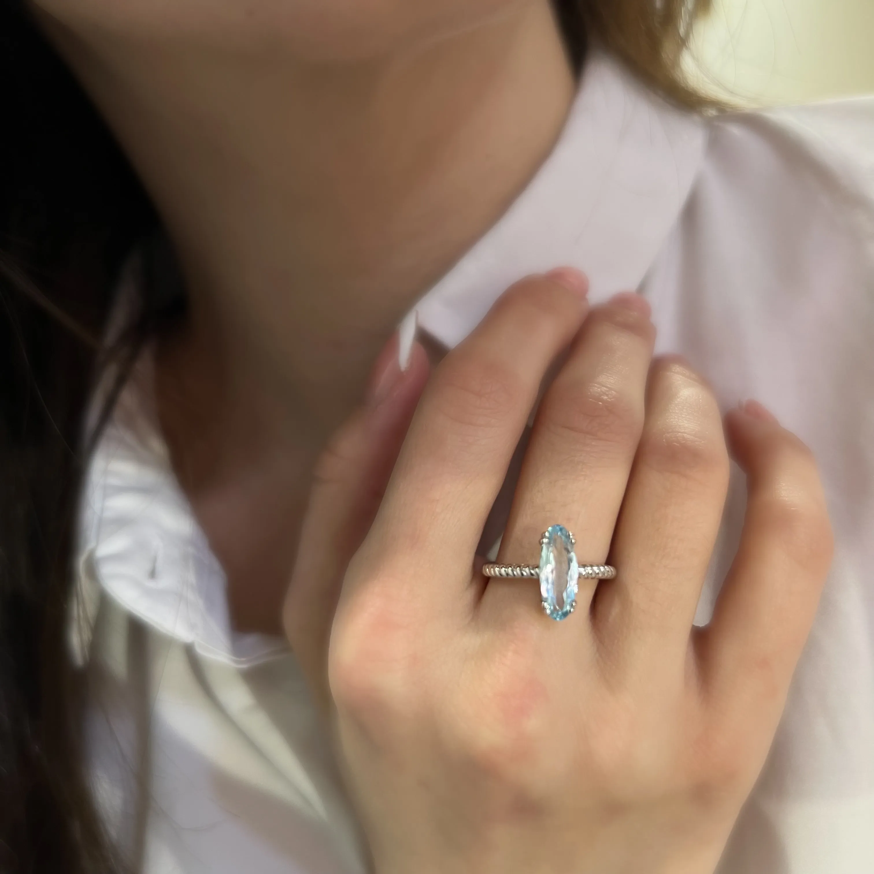 9ct White Gold 1.78ct Elongated Oval Blue Topaz Dress Ring