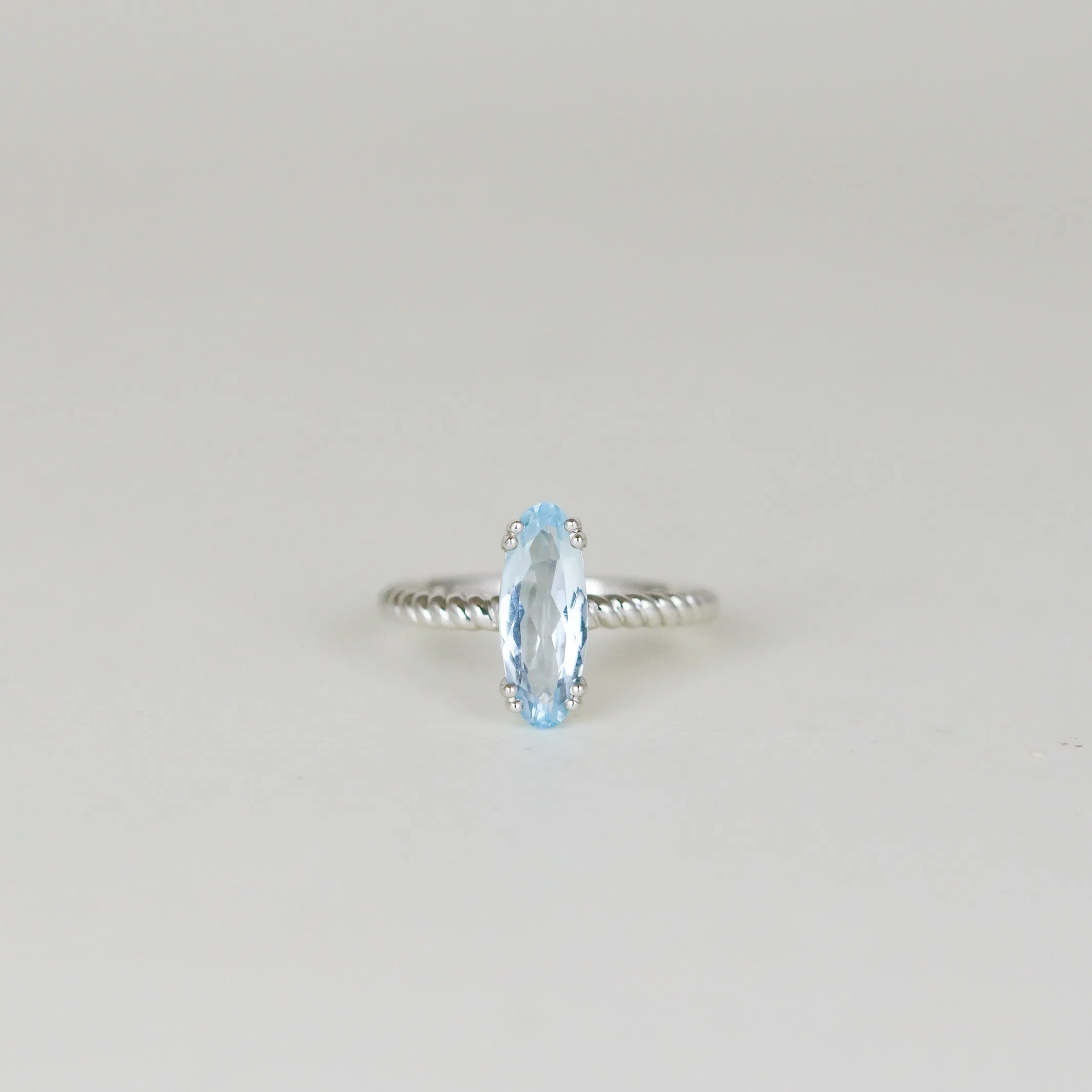 9ct White Gold 1.78ct Elongated Oval Blue Topaz Dress Ring