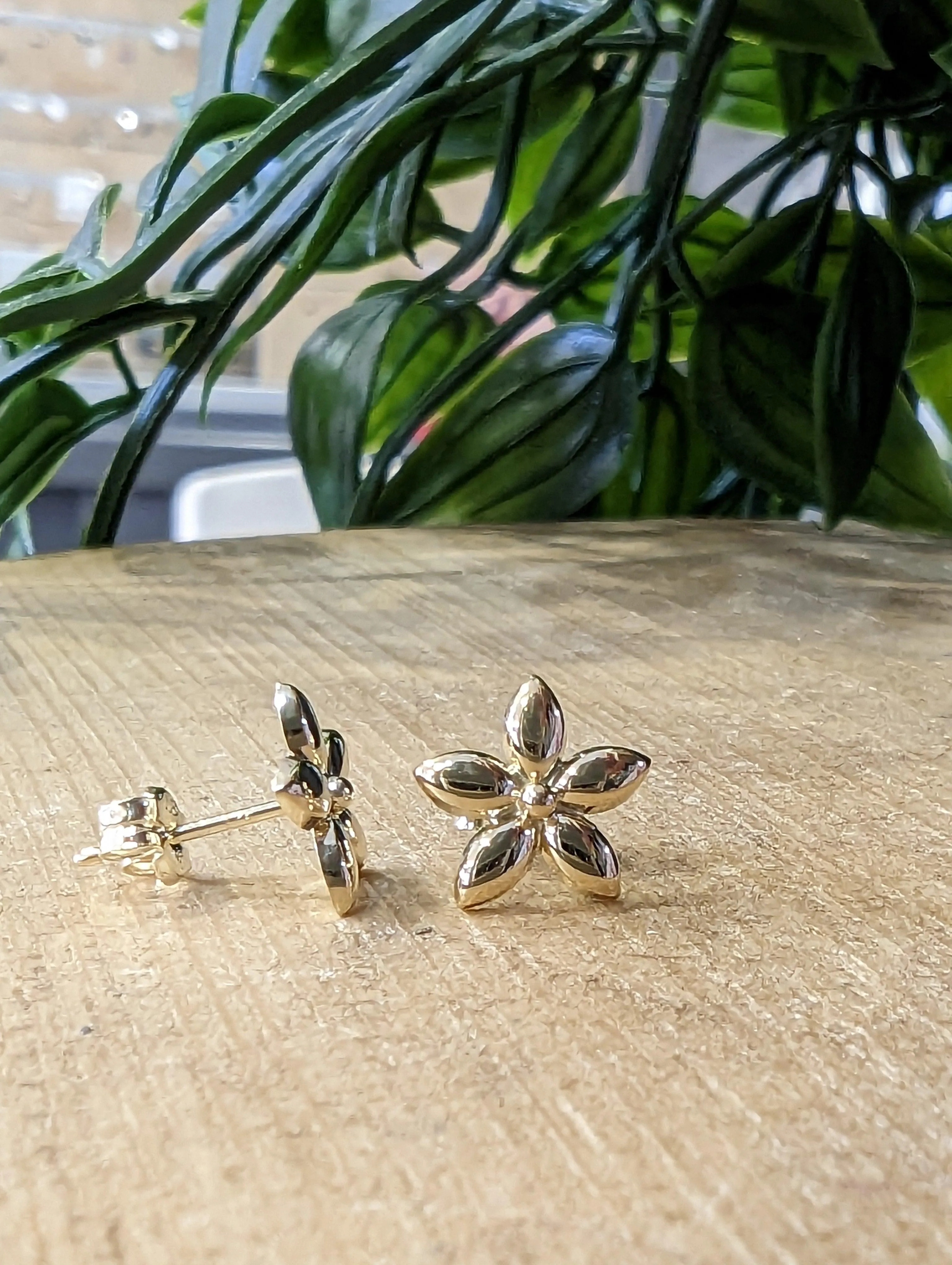 9ct Yellow Gold Flower Stud Earrings