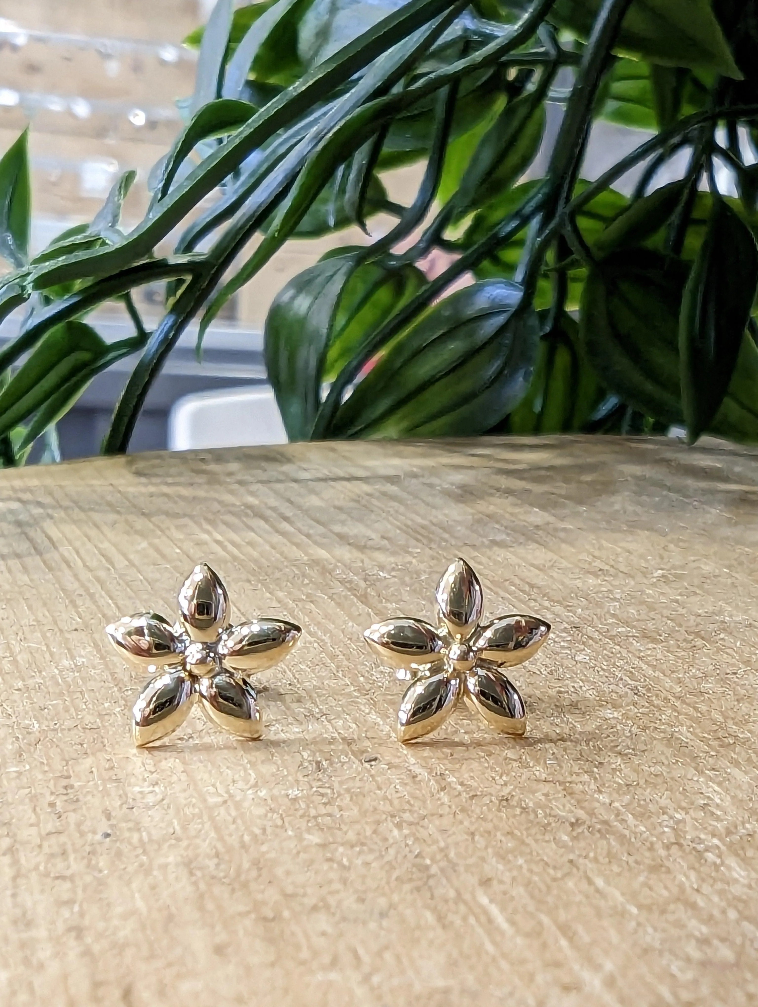 9ct Yellow Gold Flower Stud Earrings