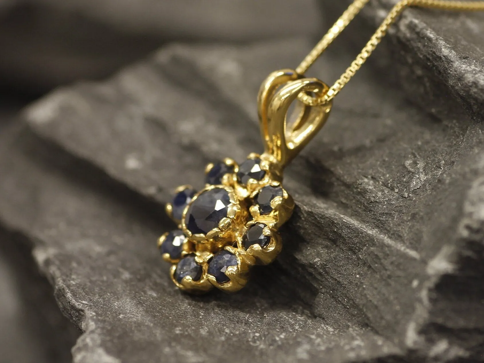 Blue Flower Gold Pendant - Natural Sapphire Necklace, Gold Sapphire Pendant
