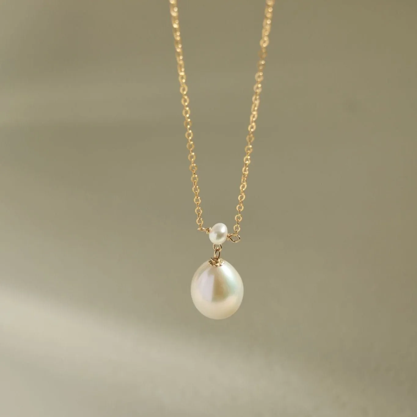 Embellished Series Plump Droplet Pearl Pendant Necklace