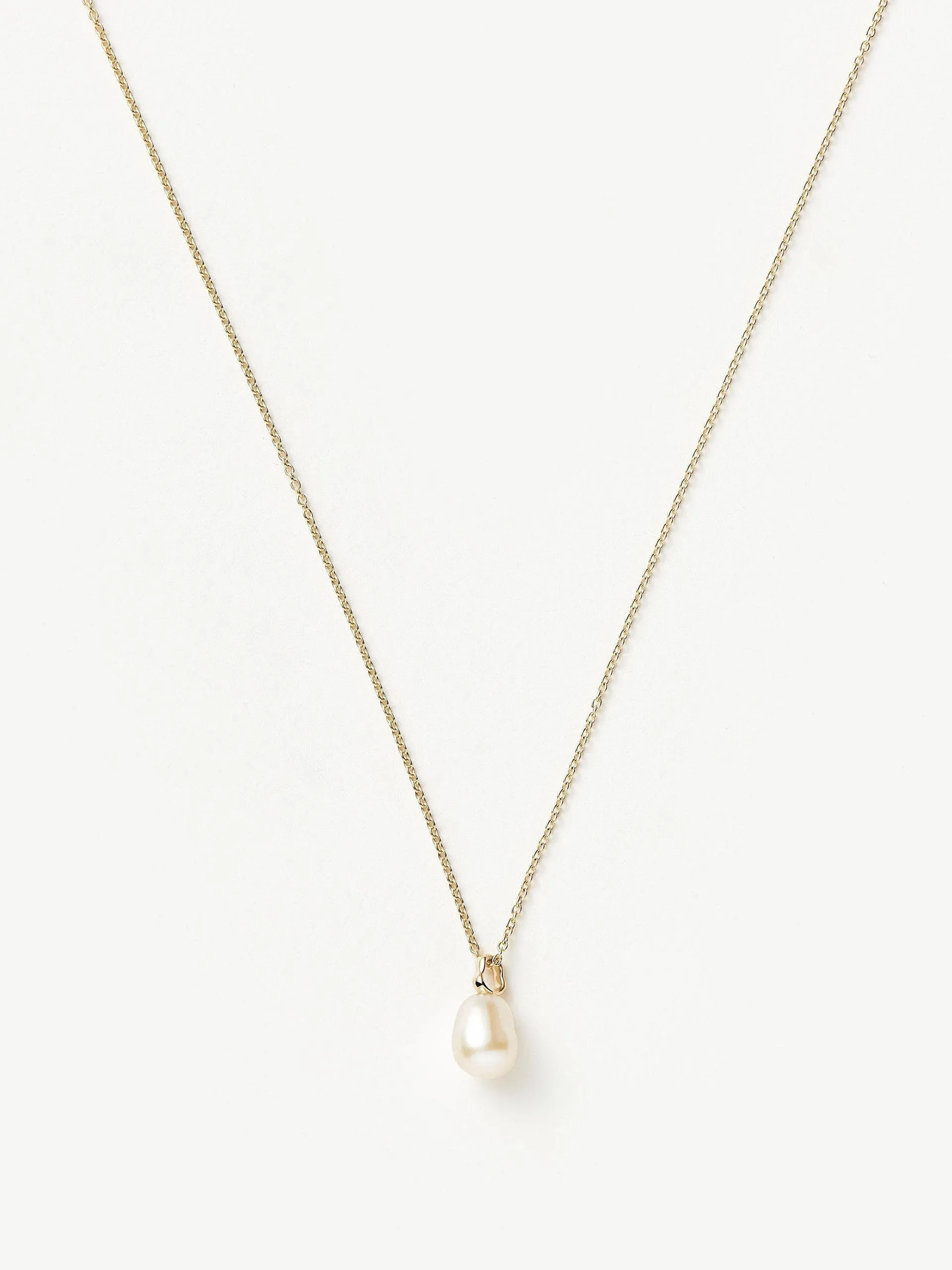 Fine pearl pendant necklace