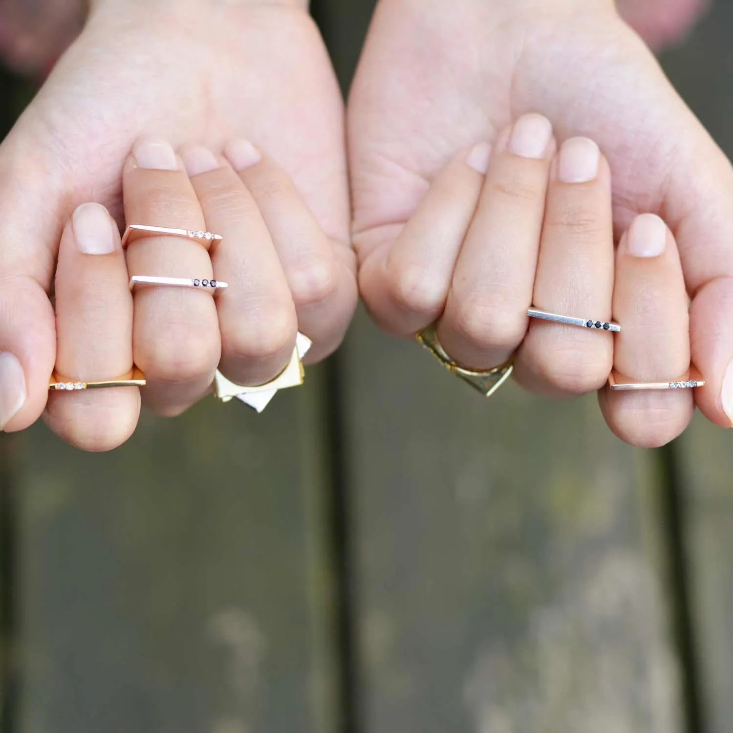 Gold Ring Minerva Bar