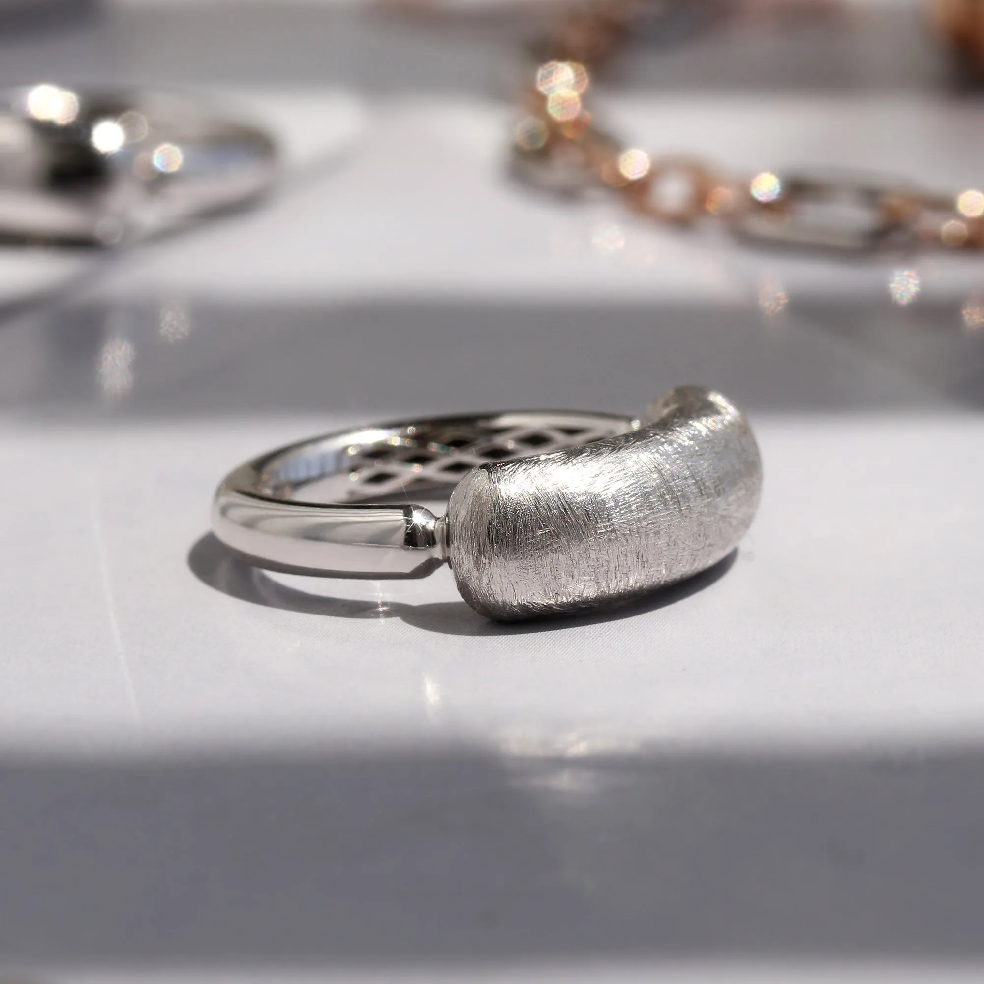 Puffed Shine Gold Bridge Ring