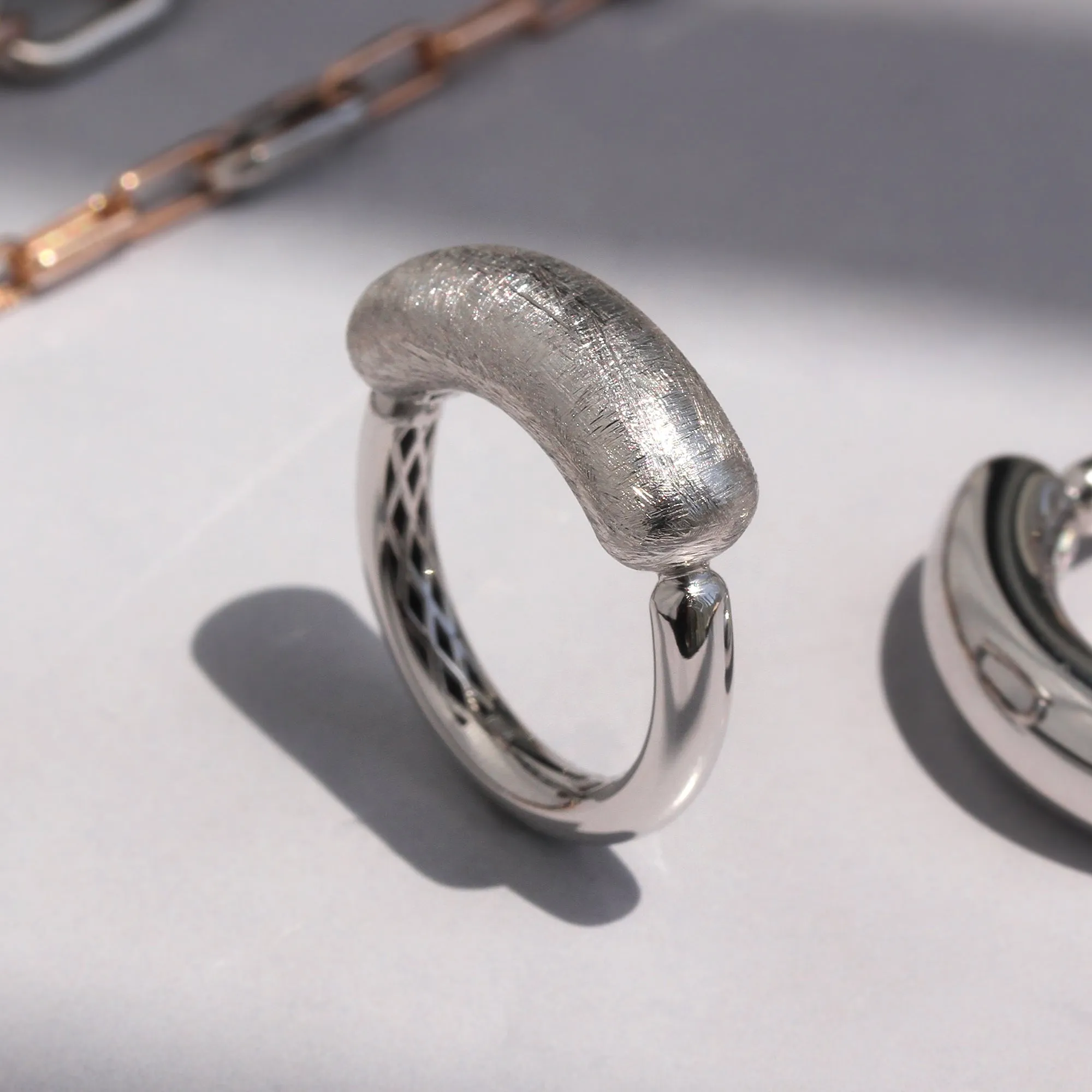 Puffed Shine Gold Bridge Ring