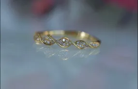 Ribbon Diamond Ring
