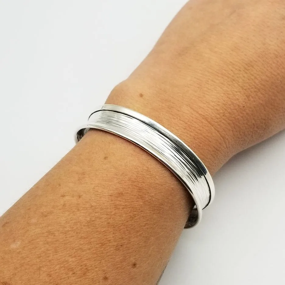 SCRATCHED CENTER CUFF