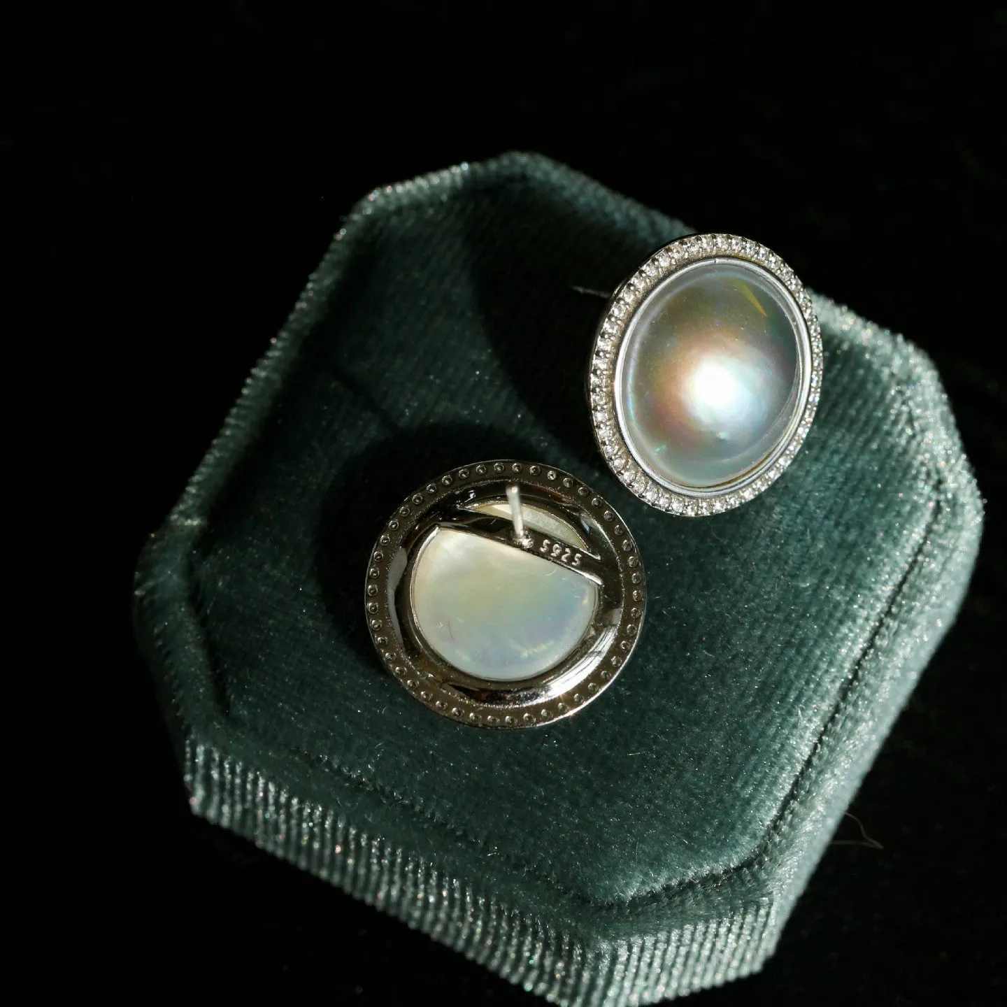 Surrounding Diamond Mabe Pearl Necklace Set
