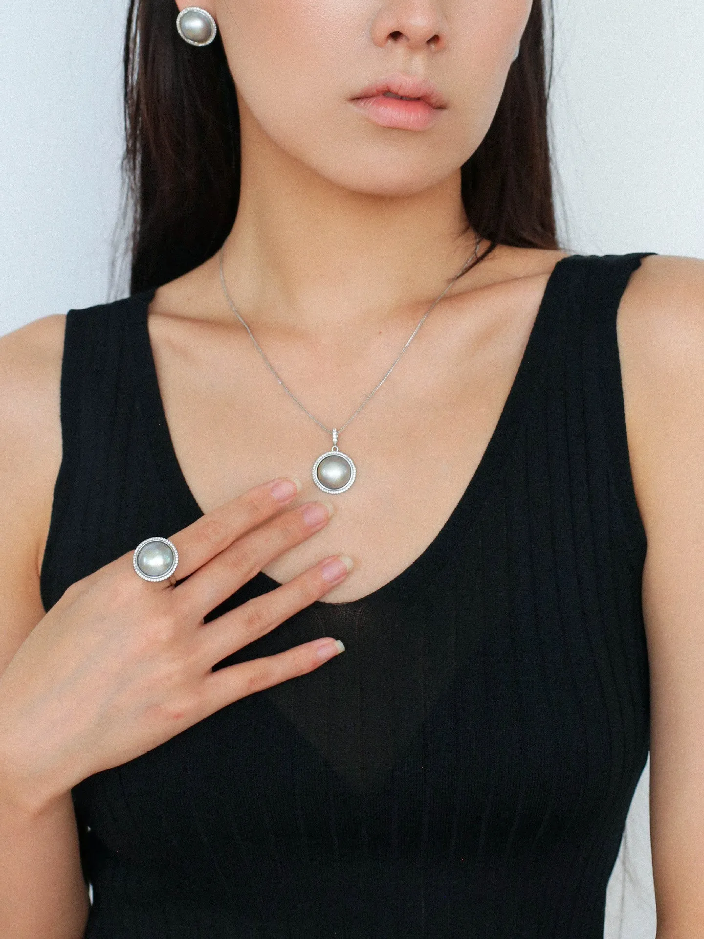 Surrounding Diamond Mabe Pearl Necklace Set