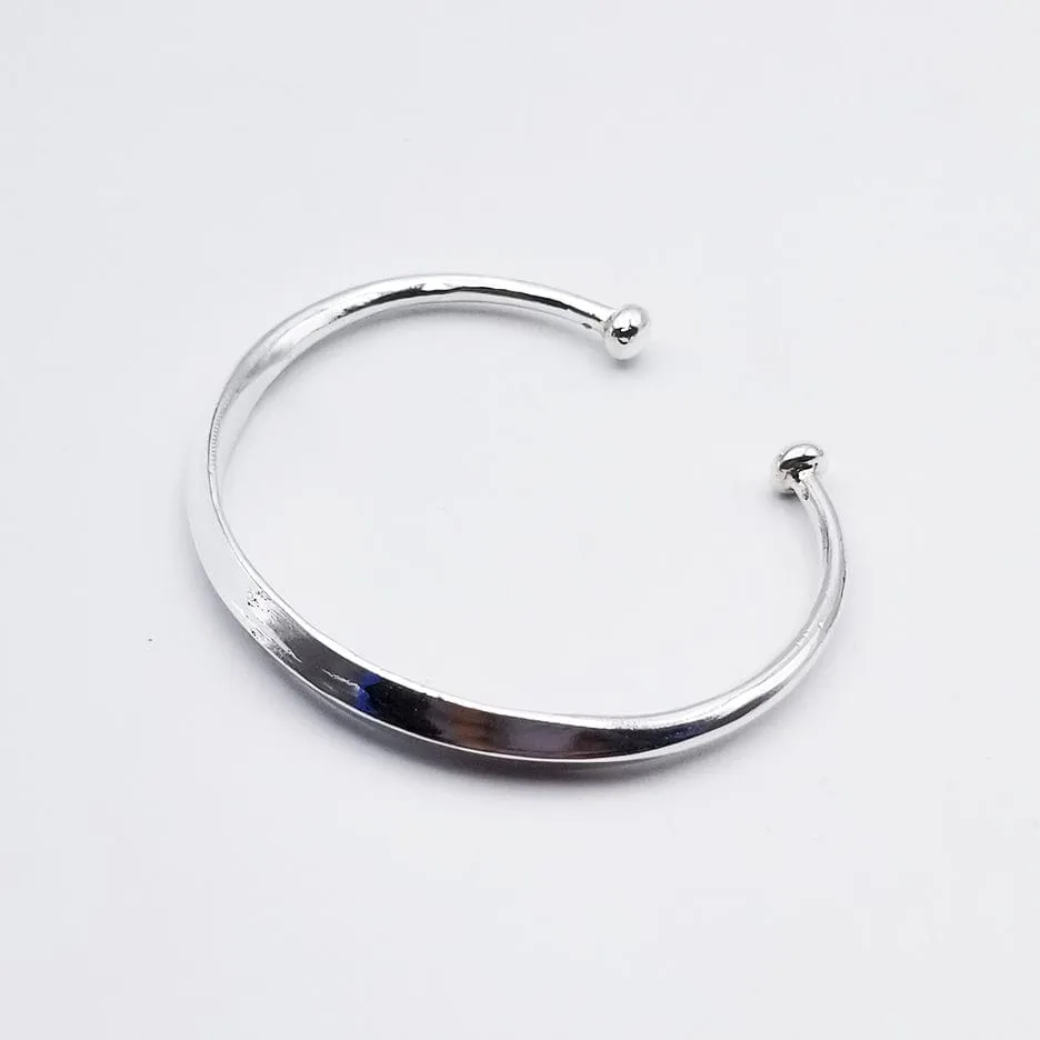 TAPERED KNIFE EDGE CUFF WITH BALL ENDS