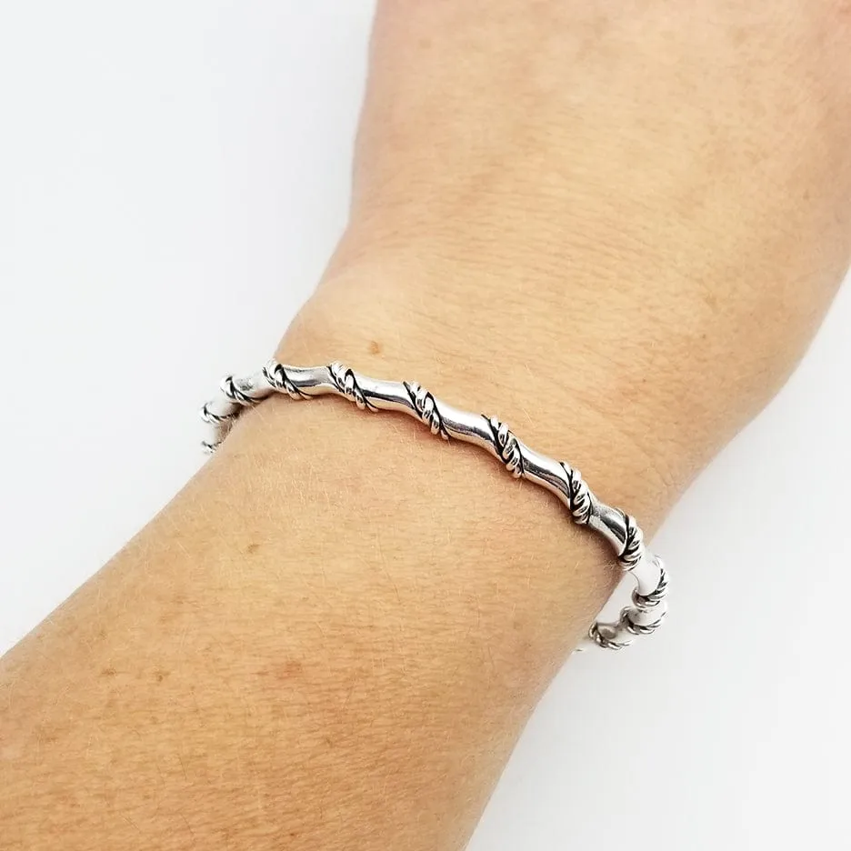 TWISTED WITH TWISTED DETAILS CUFF