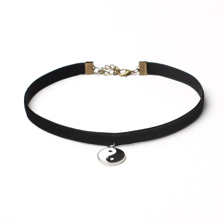 Women 8 Pieces Choker Necklace Set Stretch Velvet Classic Gothic Tattoo Lace Choker